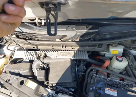 2015 Toyota Prius Two z USA, uszkodzony, nr VIN JTDKN3DU2F0449228